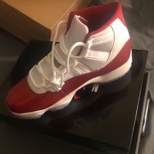 jordan 11 retro size 8.5 cherry red/white